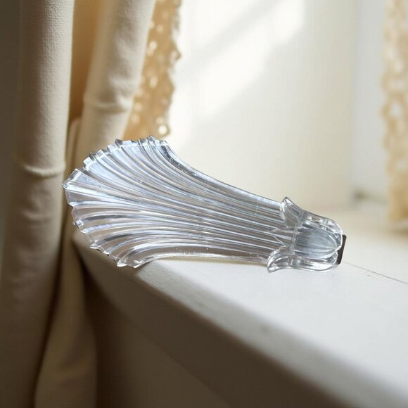 Pair Lucite Fan/Shell Curtain Holdbacks • Hollywood-Regency / Art-Deco Revival • - Picture 9 of 10